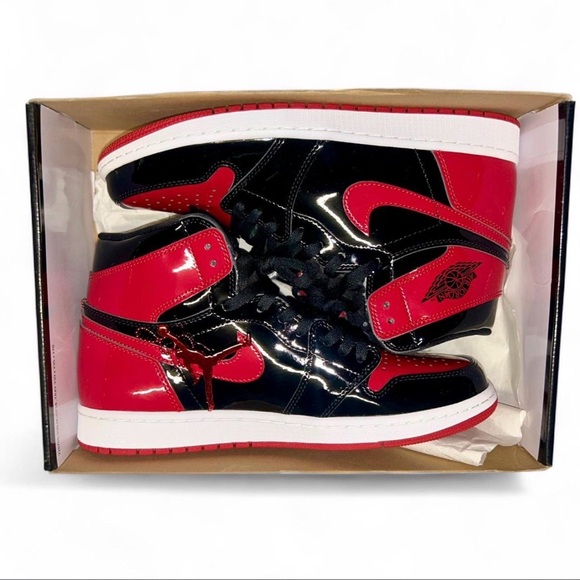 Nike Air Jordan 1 Retro High OG - Black & Red